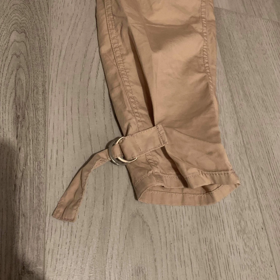 !pris kan diskuteras! Beiga lätt baggy byxor från h&m med snöring <3 - 91