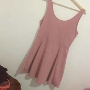 Klänning  - En fin klänning som passar till Sommar 