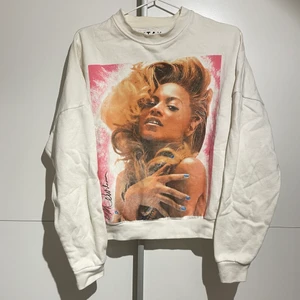 Collegetröja  - Collegetröja med Beyonce köpt på Carlings. Passar XS/S. Köparen står för frakten! :)