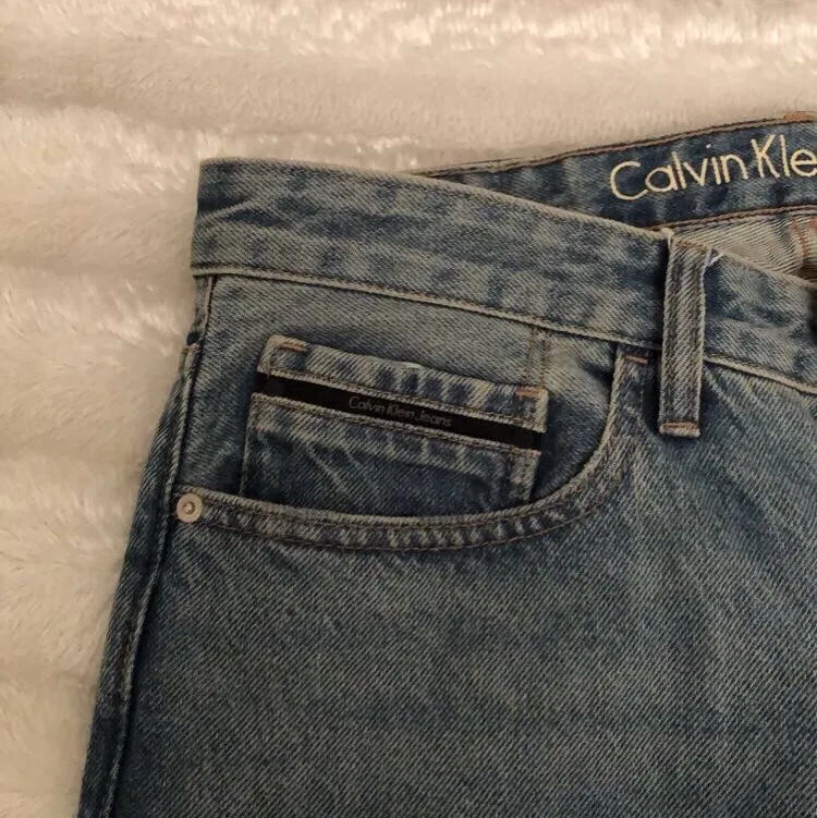 Jätte fina jeans, använd endast 1 gång så är i väldigt bra skick men det är ingen stretch i och kommer tyvärr bara inte till användning💖 Hör gärna av er om ni är intresserade . Jeans & Byxor.