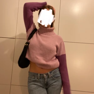 Stickad tröja! - Jag på bilden är S! Möts på söder annars står köparen för frakt på 62kr!✨❤️