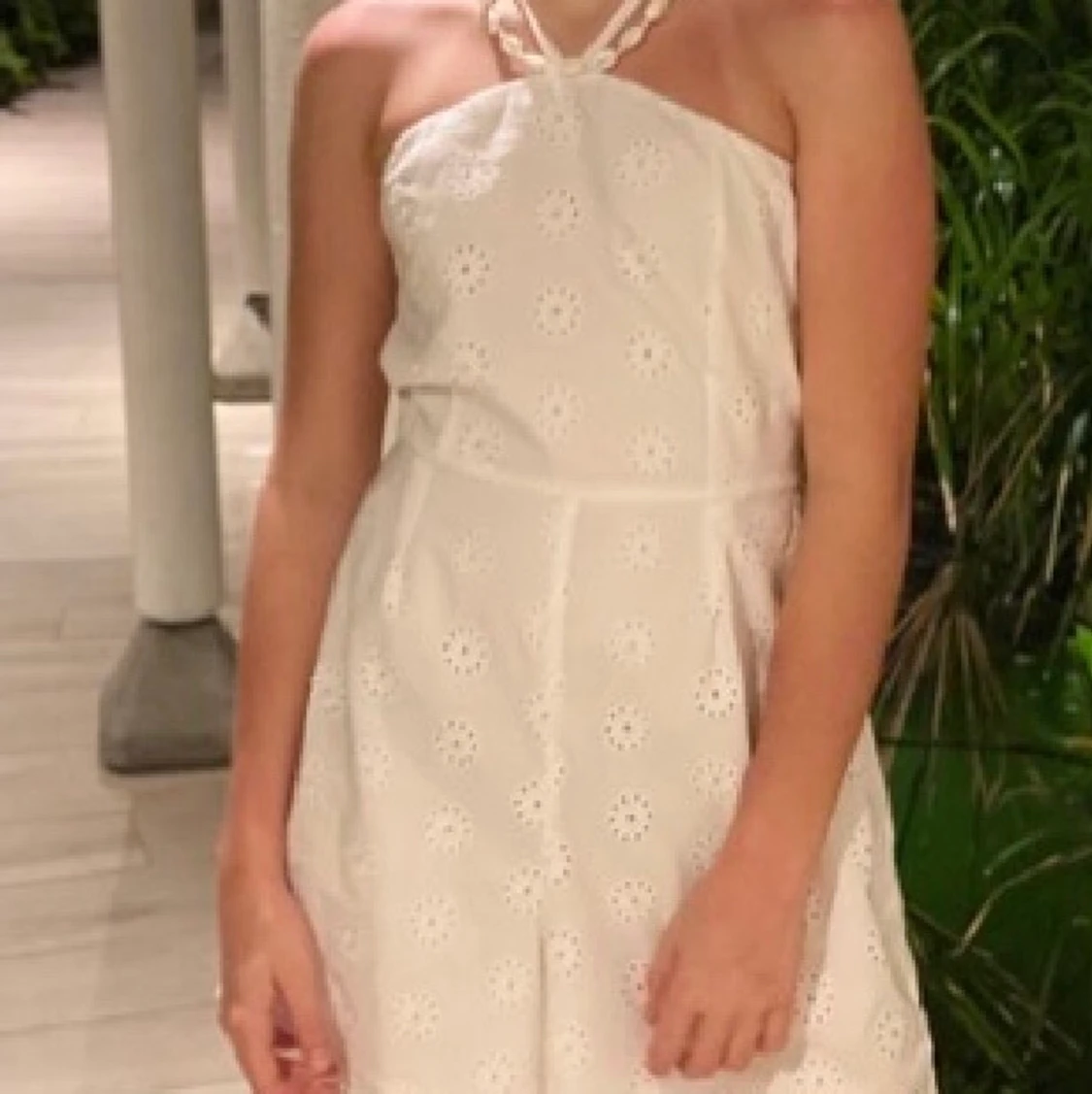 Vit ”blommig” byxdress 