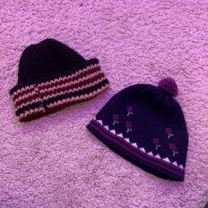 Mössor - Säljer två coola mössor!! Köp en för 40 eller båda för 70🥰🥰 frakten blir 24kr❤️