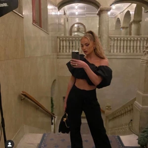 Festtopp - Supersnygg festtopp från NAKD, använt 1 gång så den är som ny. Nypriset är 600kr men säljer för 400kr. Pris kan diskuteras vid snabb affär