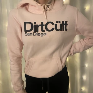  dirtcult hoodie strl s - ljusrosa dirtcult hoodie
