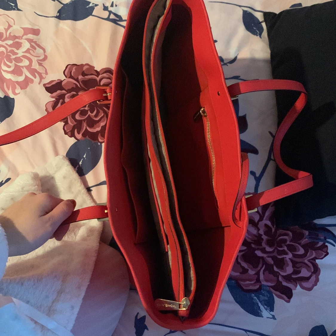 En äkta Michael Kors väska i röd - 90