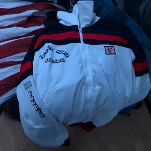 Vintage tröja 80-talet - Säljer en vintage träningströja i nyskick, är från 1981 och någon sorts världmästerkskap👍🏼