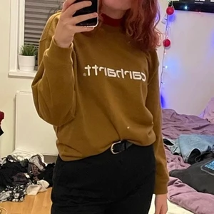 Carrhart sweatshirt - Jättefin brun sweatshirt från carrhart som fått för lite kärlek från mig och förtjänar ett nytt hem! Kan skickas men då står köparen för frakt