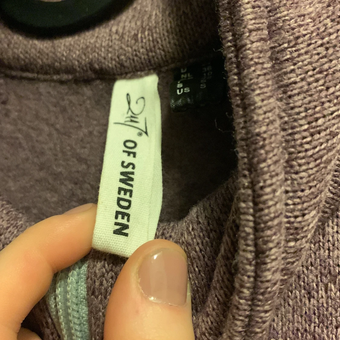 Lila tjocktröja  - 91