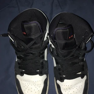 Jordan 1 mid - Storlek 43