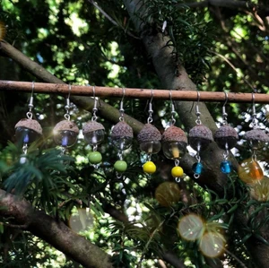 Ekollon örhängen!🥜 - !ENDAST FÖRSTA PARET FRÅN VÄNSTER KVAR! Jättegulliga örhängen i form av ekollon. Gjorda i ekollonhattar! 