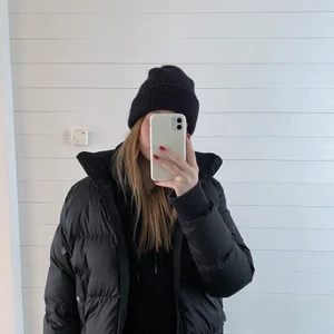 The North Face dunjacka  - Dunjacka från The North Face ifrån förra året. Jättefint skick då den är väldigt lite använd. Nypris: 2 500kr mitt pris:800 eller till högre bud. Skriv för fler bilder 