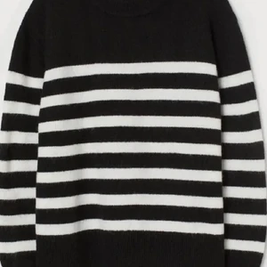 Randig tröja  - Storlek xs, men passar nog många storlekar eftersom den är stretchig och rörlig