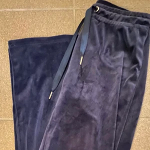 Mjukisbyxor - Jätte sköna utsvängda mjukisbyxor, kommer aldrig till användning! Skriv för intresse 