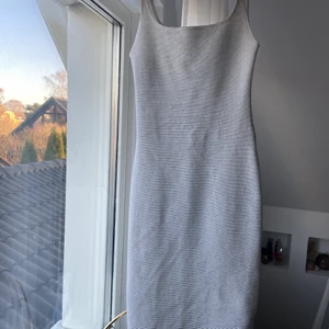 Klänning  - Randig klänning från zara