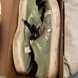 Goldengoose skor storlek 39 may  - Säljer mina golden goose skor i modell MAY. Finns inte kvar på hemsidan.