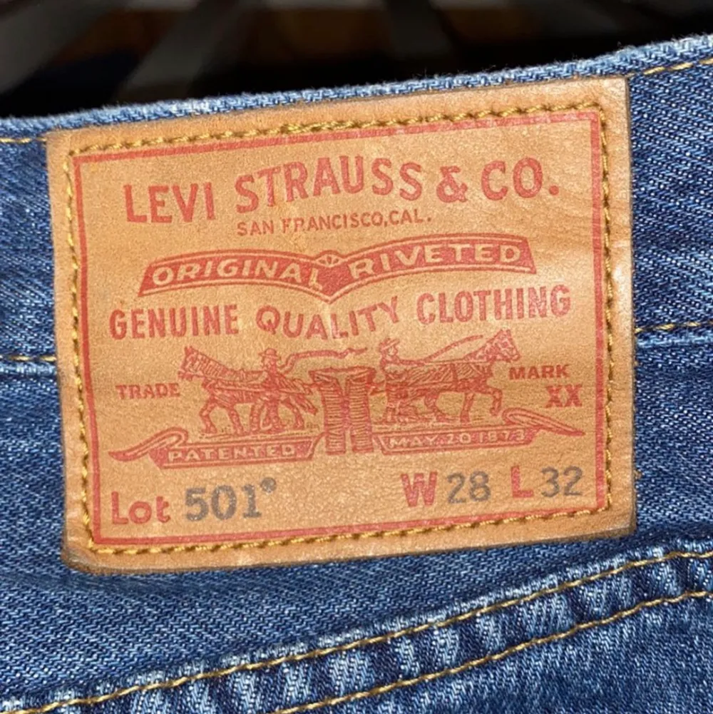 Levi’s 501 i bra skick med storlek 28/32, Passar 170-180 skulle jag tro. Skriv för Fler bilder.. Jeans & Byxor.