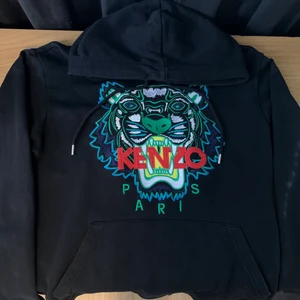 KENZO HOODIE - Tiger hoodie. Använd men bra skick. Nypris 3299kr.