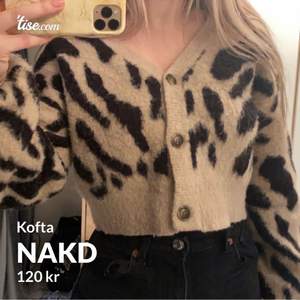 Säljer en leopard kofta från Nakd då den inte kommer till användning. Använt några gånger men i gott skick, detta är storlek XS men passar även S🥰