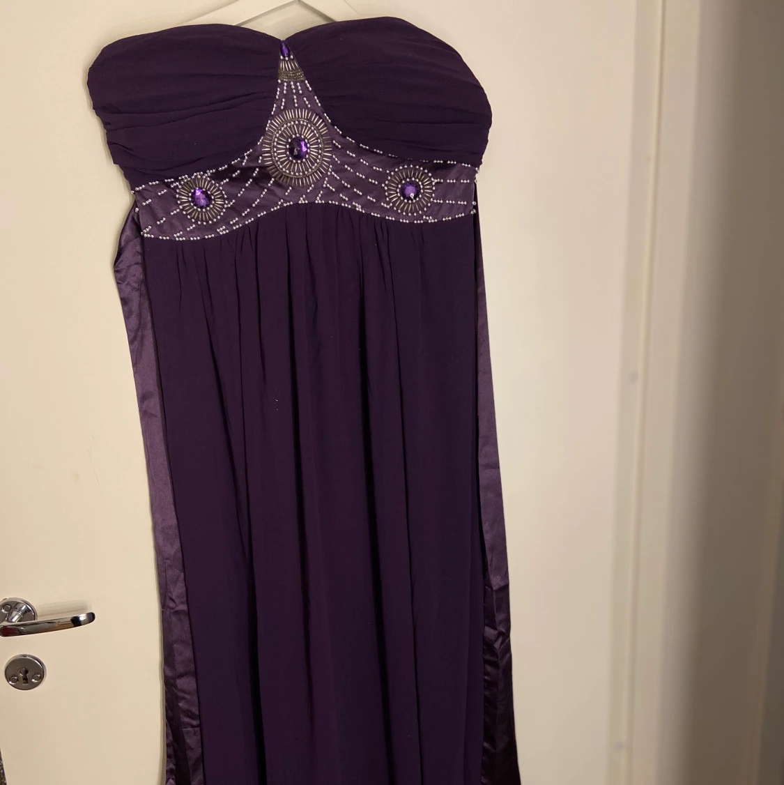 KLÄNNING PRIS KAN DISKUTERAS