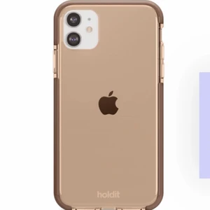 Mobilskal - Säljer detta skal från Holdit i färgen dark brown, då det blev fel storlek. Skalet är alltså aldrig använt☺️. Passar till Iphone 11/XR. Priset kan diskuteras!