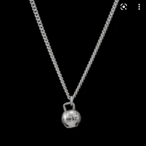 Maria Nilsdotter halsband  - Jättesöt halsband från Maria Nilsdotter som inte går att köpa längre. Nypris 1900 kr 💕