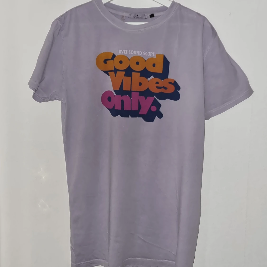 Lila t-shirt storlek L