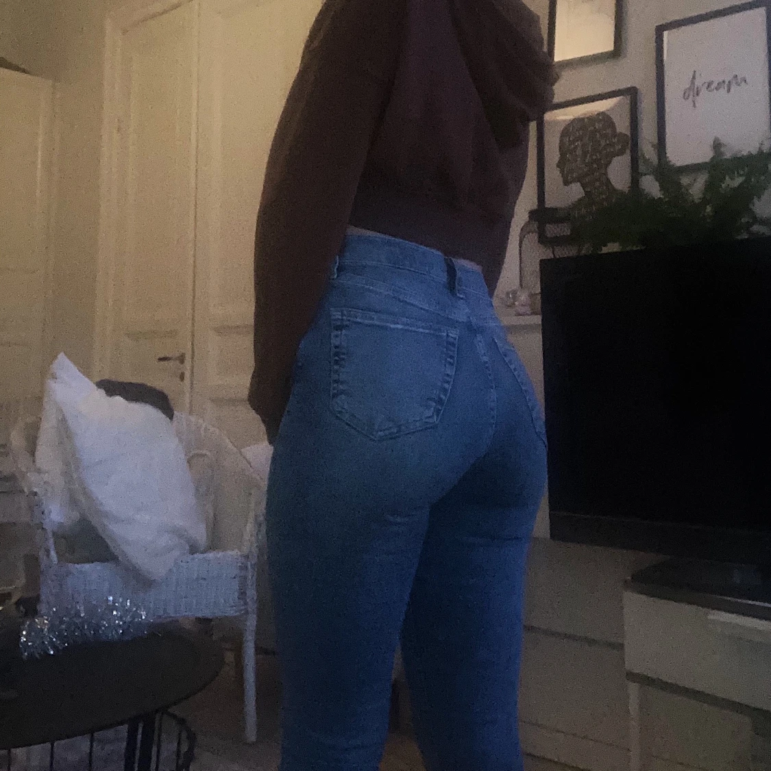 Blåa jeans med slitningar  - 90