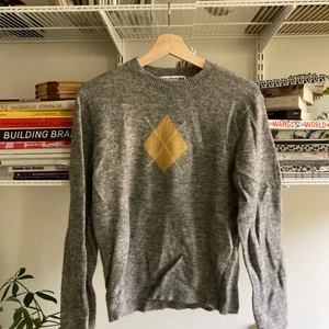 Ines de la fressange uniqlo slutsåld  - Hej! Säljer en superfin tröja från ett uniqlo samarbete! Storlek xs men är lite större s-m. Slutsåld!