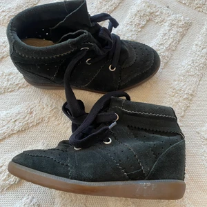 Isabel Marant, Bobby - Knappt använda Isabel Marants i modellen Bobby. Svarta storlek 37 