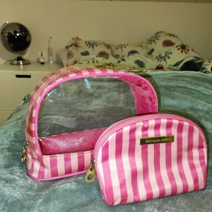 Victoria Secret - Säljer nu mina necessärer från Victoria Secret, 150kr för båda💌