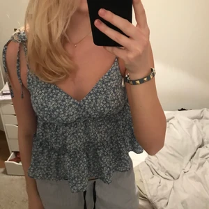 Sommarlinne - Gulligt linne i skönt material, aldrig använt 💕