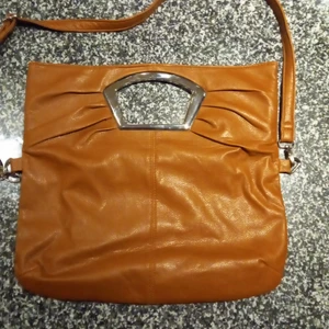 Väska - Det är äkta skinn väska. Macka färg