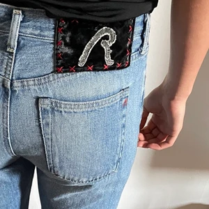 Vintage replay jeans  - Sparsamt använda! Supersnygga jeans från replay som går över skon. Tjejen på bilden är 172. Mid waist/ low waist