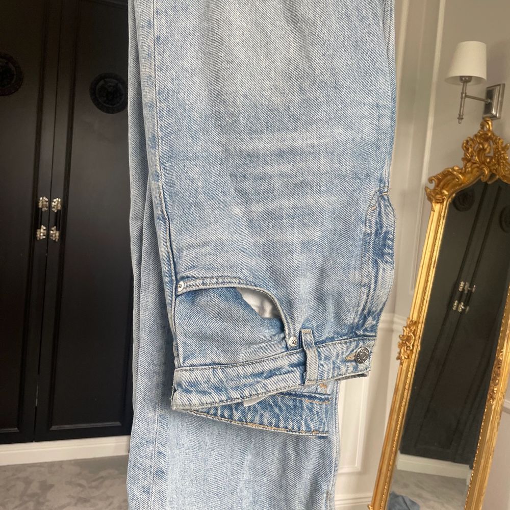 Yoko wide leg jeans från monki i jättebra skick! 💕. Jeans & Byxor.