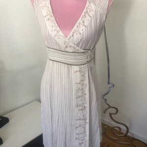 Omlott klänning S - Omlott klänning från danska Kaffe, storlek S