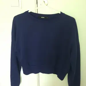 Storlek S, sparsamt använd, lite kortare än andra sweatshirts