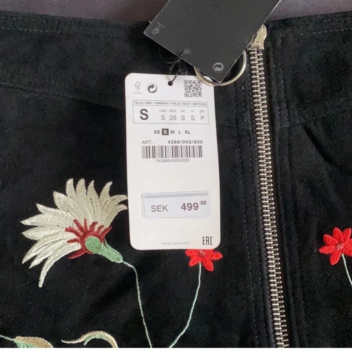 Mocka kjol storlek S. Nytt 