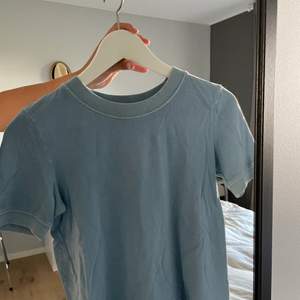 T-shirt från Zara storlek xs. Använd fåtal gånger. Väldigt bekväm! 