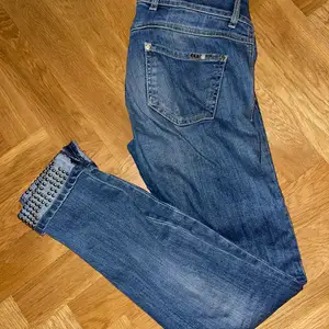 Super fina jeans från märket met. Storlek 27. 