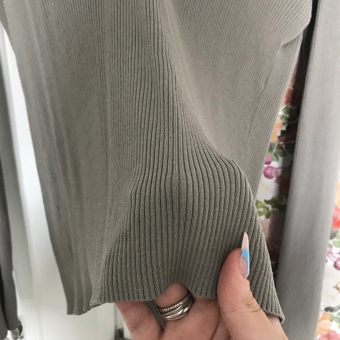 Weekday, storlek M - 90