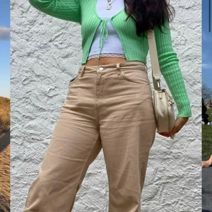 Beiga yoko jeans från monki - Köpta för ett tag sen men aldrig använda!! (lapp kvar). Första bilden e lånad från monkis hemsida. Storlek W:26 men skulle säga att de passar xs/s. Lite skrynkliga på bolderna men de går såklart att stryka bara☺️☺️☺️ nypris : 400kr, köpare står för frakt