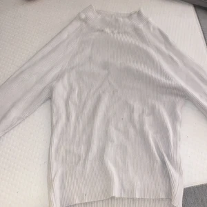 Ginatricot - Jätte fin basic lång ärmad storlek L men mer som en m