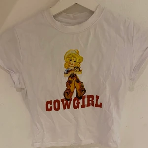 Baby tee - Baby tee från shein, jag kan mötas upp i Eskilstuna annars står köparen för frakten ❤️🌟