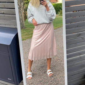 Kjol - Långkjol från piraya, jättefin färg men får tyvärr ingen användning för den. Köpare står för frakt🥰