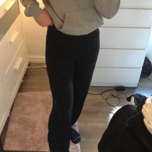 Byxor ifrån soc - O andvända byxor ifrån märket soc, i storlek S