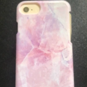 Ideal of Sweden  - Ett jätte fint rosa ideal of Sweden skal för modell iPhone 6,7,8. som inte kommer till användning längre😕 den har en liten skada på sig i örnen dock men syns knappt (kolla hur de ser ut på sista bilden) ord pris 399kr säljer för 120kr
