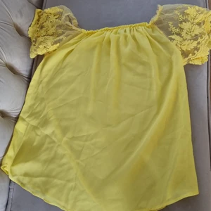 Shein gul tröja - En fin gul tröja som jag har tyvär inte använt pågrund av att den är fel storlek 