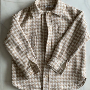 NA-KD Jacka - Jacka från NA-KD. Sparsamt använd. Frakten är spårbar och inräknad i priset 