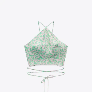 Topp från zara  - Topp från zara använd 1 gång, nypris är 200 kr 